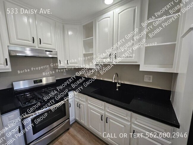 Building Photo - **STUNNING 1 BEDROOM/1BATHROOM WITHIN A GA...