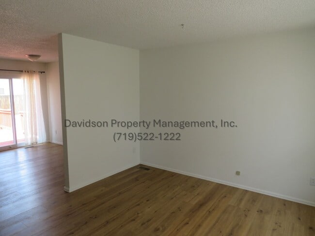 Foto del edificio - Charming 3-bedroom House in Secuirty-Widef...