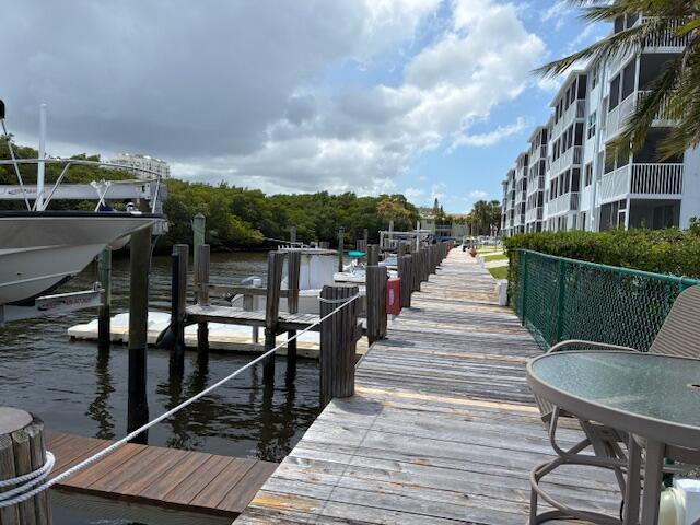Foto del edificio - 689 NE 6th Ct
