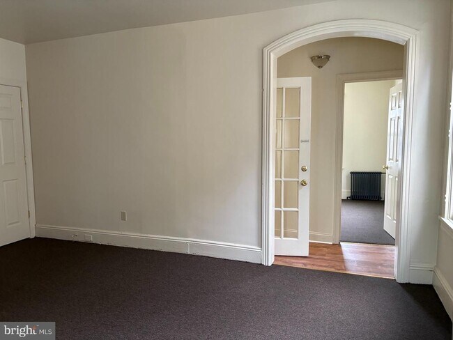 Foto del edificio - 330 E Chestnut St