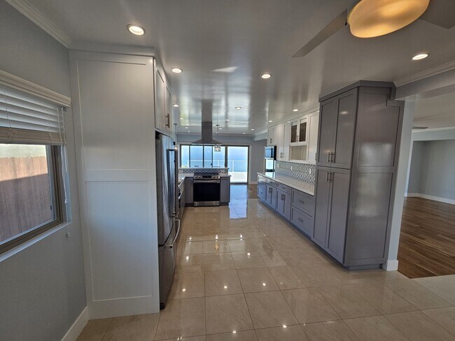 Building Photo - 18354 Coastline Dr