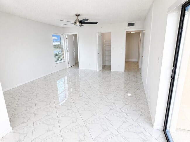 Foto del edificio - 7076 Huntington Ln
