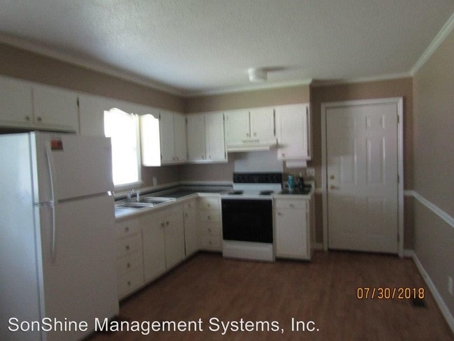 Building Photo - 3 br, 1.5 bath House - 311 S. Third Street
