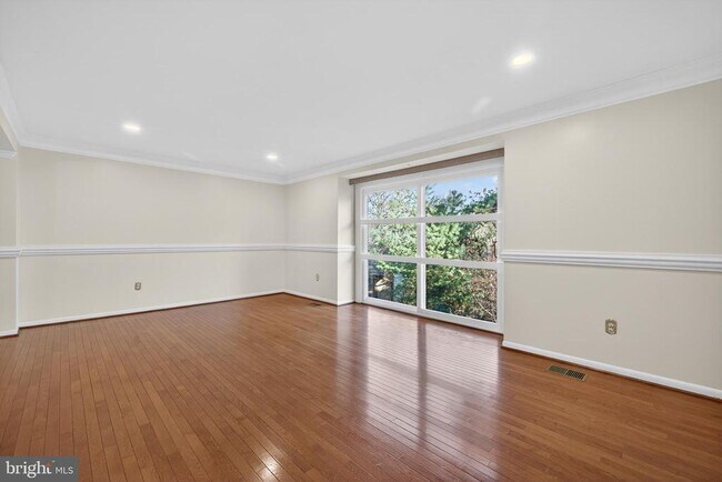 Foto del edificio - 9250 Three Oaks Dr