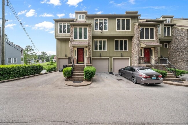 Building Photo - TownHouse In Prospect !