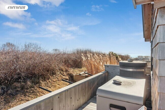 Foto del edificio - 100 Deforest Rd