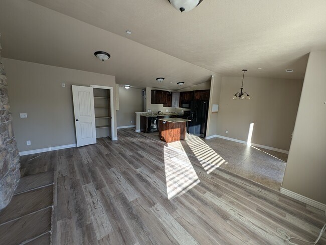Great room - 909 S Main St
