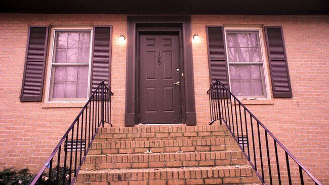 Building Photo - 125 Highland Park Dr