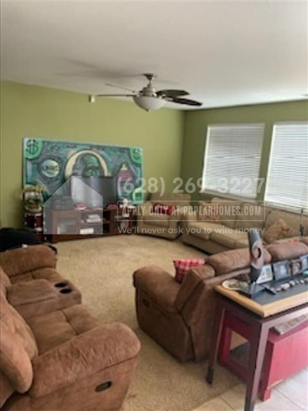 Primary Photo - 27922 Hide Away Ct