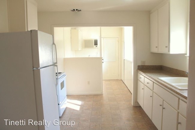 Building Photo - 2 br, 1 bath House - 115 W. 18th St.