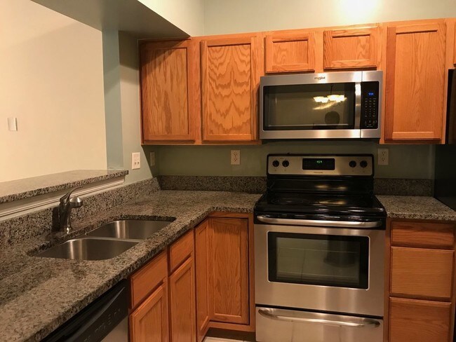 Building Photo - Spacious 3BR 2 BA Condo in Mason