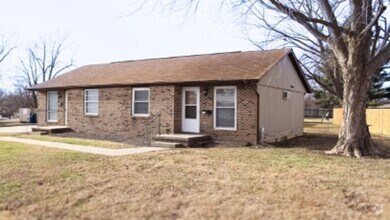 Building Photo - 520 N Oak St