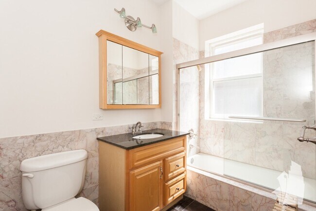 Foto del edificio - 3640 N Pine Grove Ave