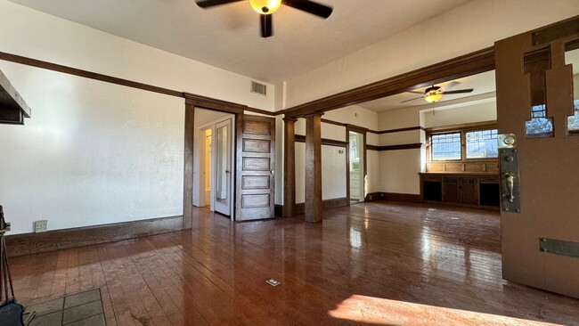 Foto del edificio - 3 bedroom historic home near U of A Campus...