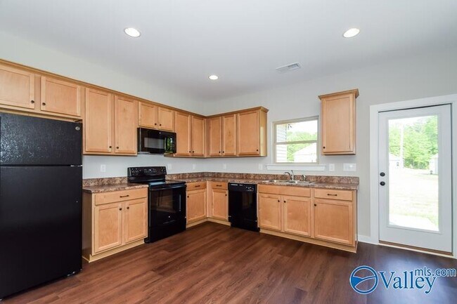 Building Photo - 46 HAWK LN