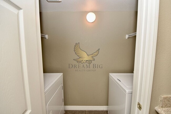 Foto del edificio - 8000 W Badura Ave