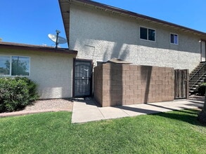 Building Photo - 860 E Brown Rd