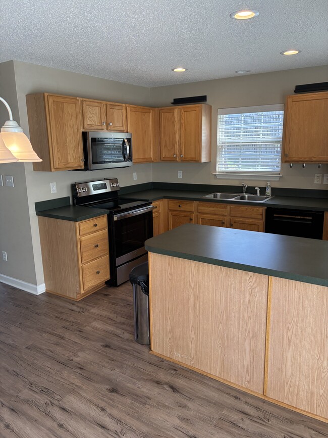 Building Photo - 1 Meadow Crossing Ct