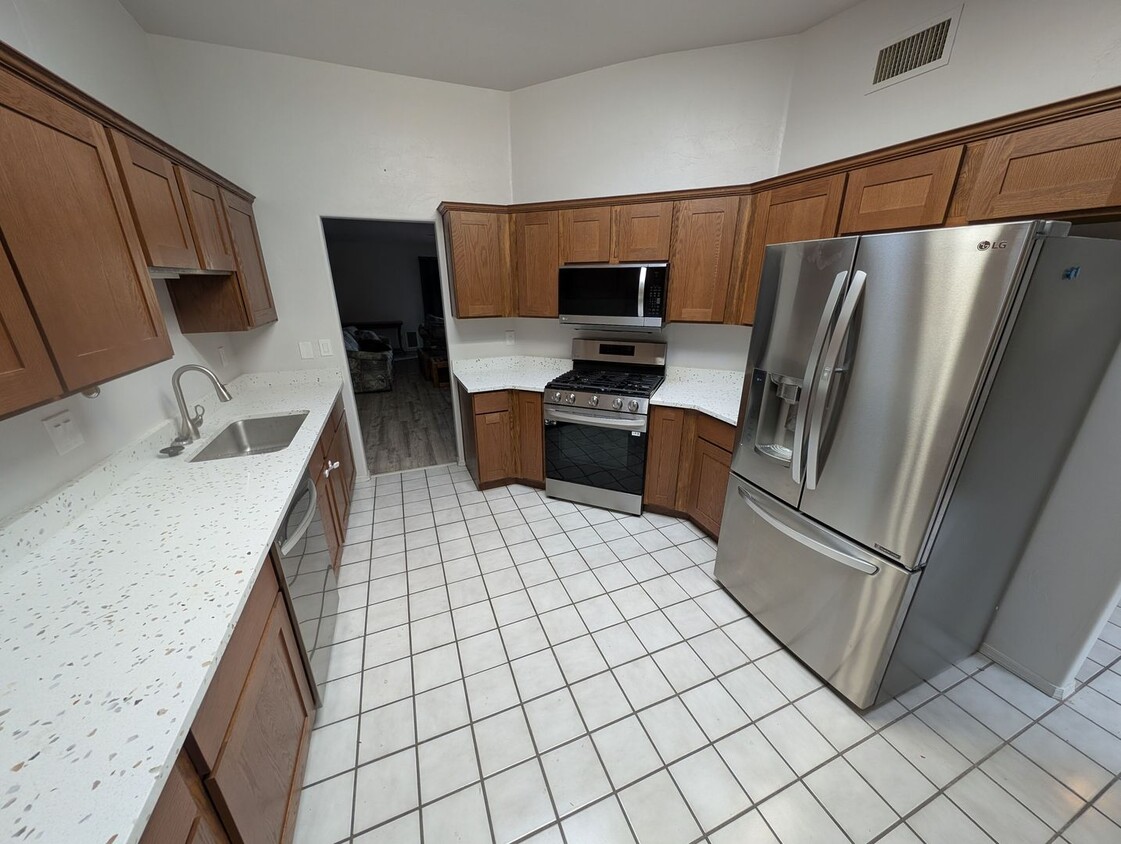 Gorgeous NW TownHouse - Sunset Ridge - Great Community - Gorgeous NW TownHouse - Sunset Ridge - Great Community