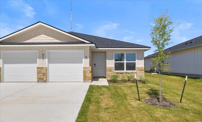 Building Photo - 911 Sevenleaf Ln