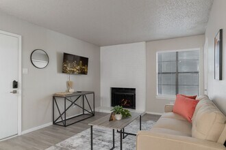 Building Photo - 2525 Thomason Cir
