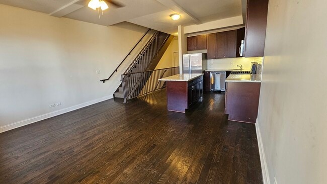 Building Photo - 939 W Armitage Ave