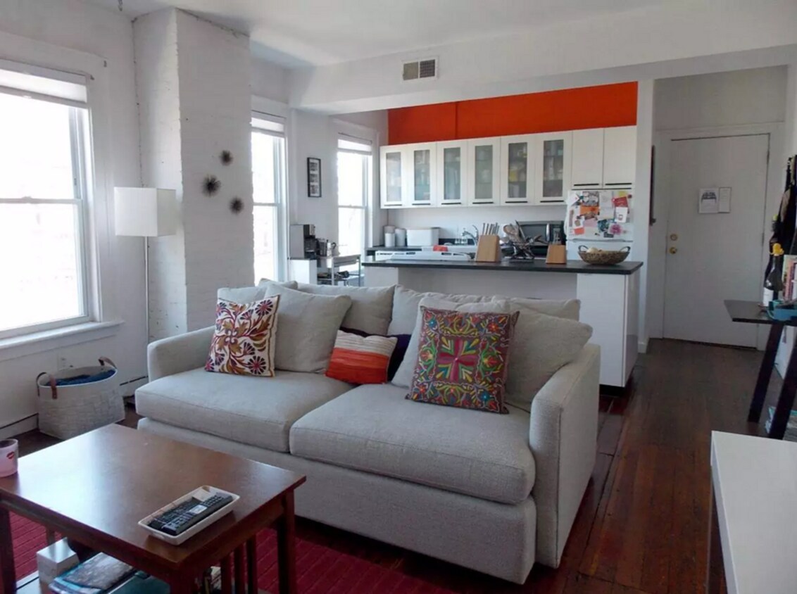 Foto principal - Beautiful Remodeled 1BR East Rock Suite - ...