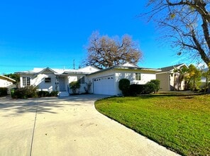 Building Photo - 10206 Hillview Ave