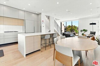 Building Photo - 6077 1/2 Horner St