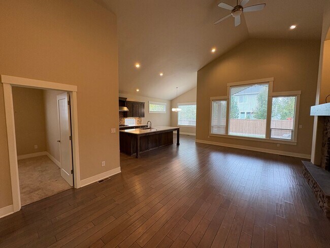 Foto del edificio - Beautiful 3 Bed/3 Bath Single Level Home i...