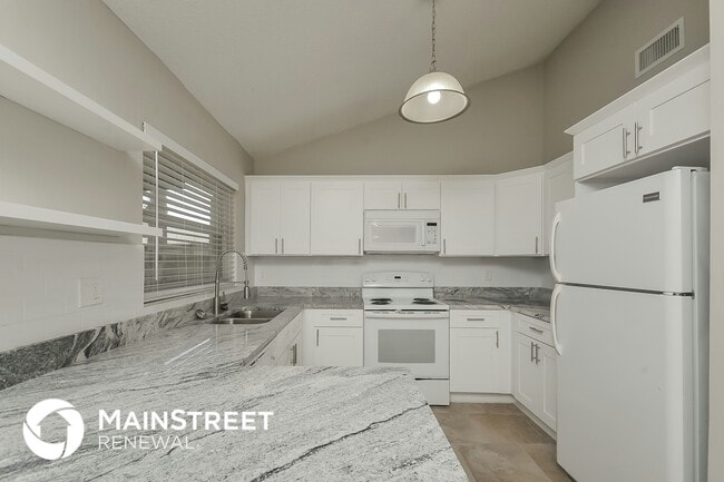 Building Photo - 808 Pebblewood Dr