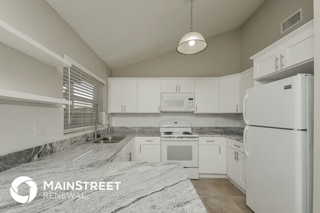 Foto del edificio - 808 Pebblewood Dr