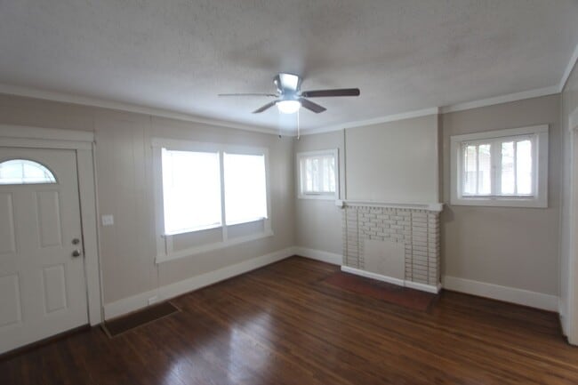 Building Photo - New On The Market and Newly Renovated!! Better Hurry!!