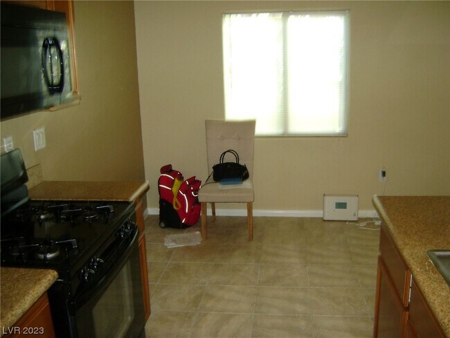 Foto del edificio - 7701 W Robindale Rd