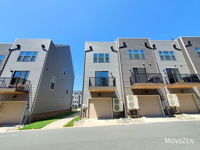 Building Photo - 3645 S Tryon St