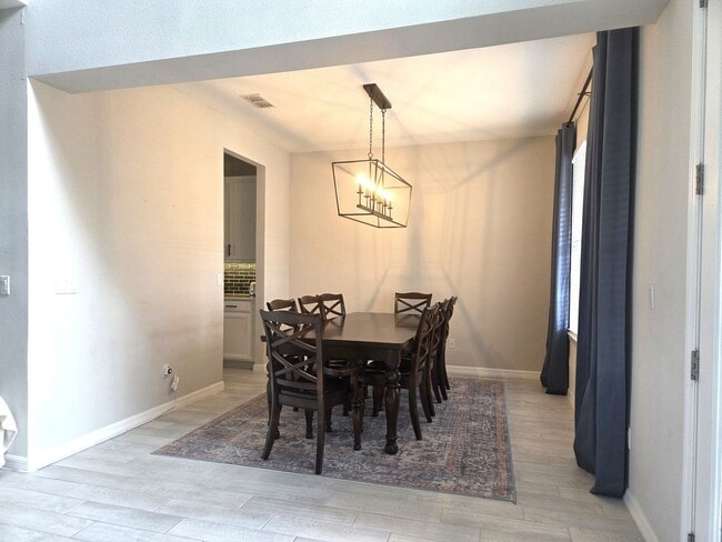 Foto del edificio - Two Story in Gated Lakeview Preserve