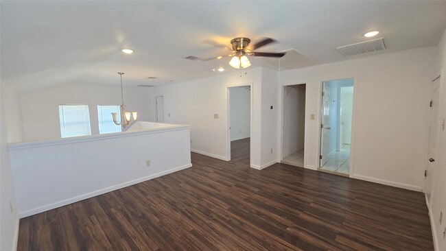 Building Photo - 421 Sidney St