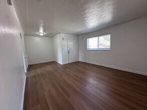 Building Photo - 1526 Ulster St