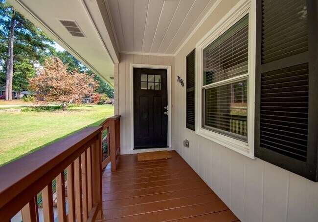 Building Photo - 2196 Rockwood Dr SE