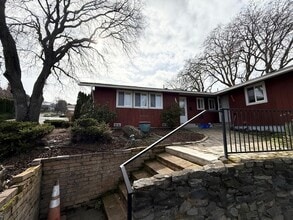 Building Photo - 1607-1607 Oregon St