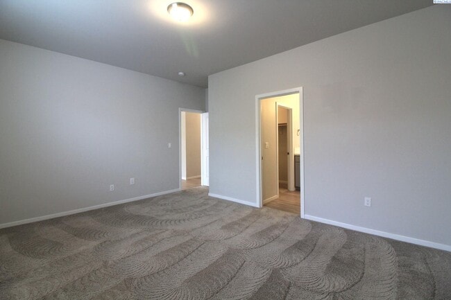 Building Photo - 3 Bed/2 Bath Townhouse in West Pasco!