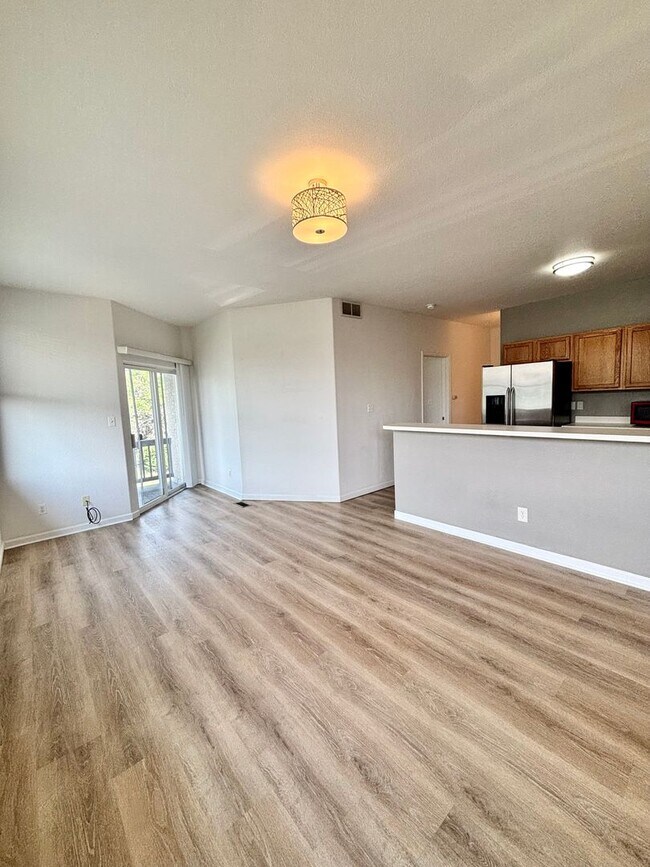 Foto del edificio - Spacious West Denver Townhome in Prime Location! Available Now!