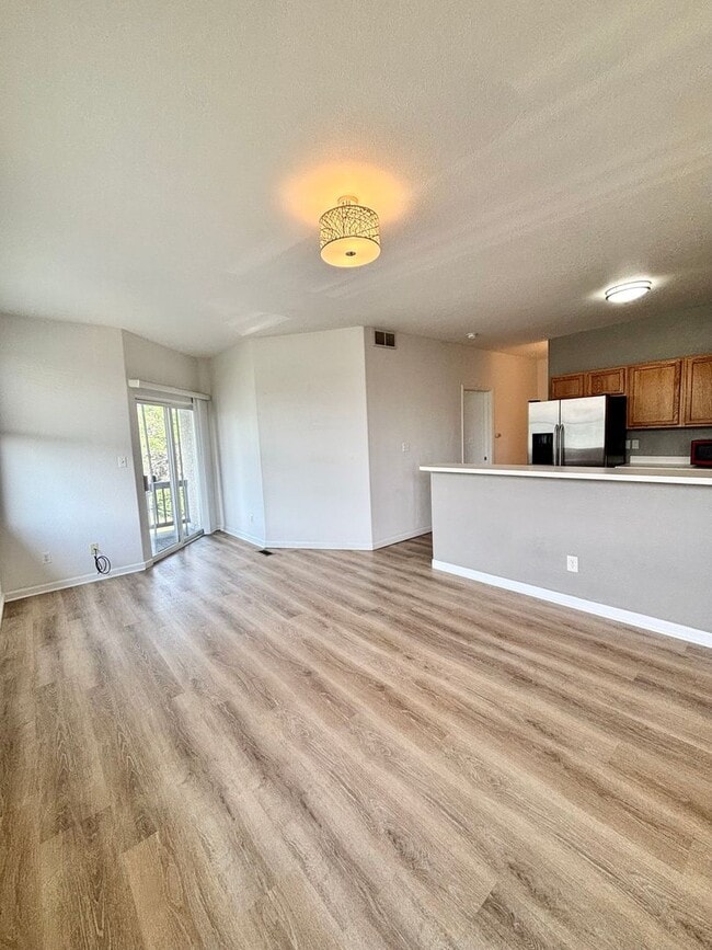 Building Photo - Spacious West Denver Townhome in Prime Location! Available Now!