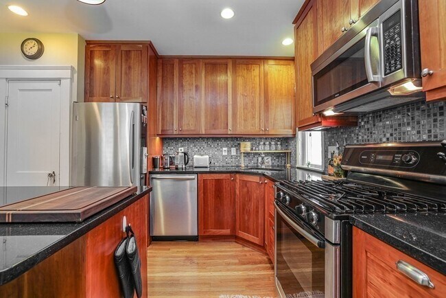 Foto del edificio - 158 Durnell Ave