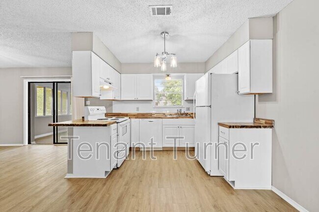 Foto del edificio - 329 Springdale Cir