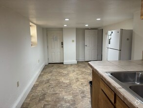 Building Photo - 1110 E 200 S