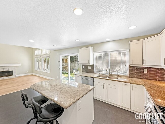 Building Photo - Beautiful 3-Bed Home w/ Vaulted Ceilings, Stainless Appliances, Private Backyard & 2-Car Garage