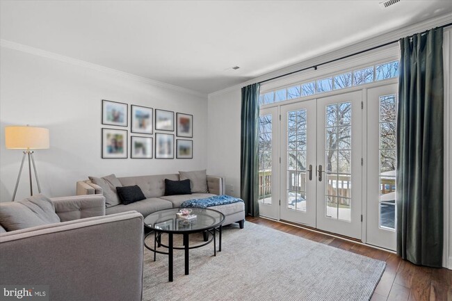 Building Photo - 102 Shooters Ct