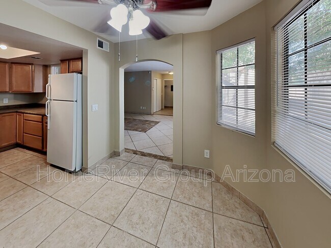 Building Photo - 925 S Longmore
