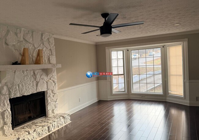 Foto del edificio - Newly RENOVATED 4-bedroom house with finished basement in Lilburn